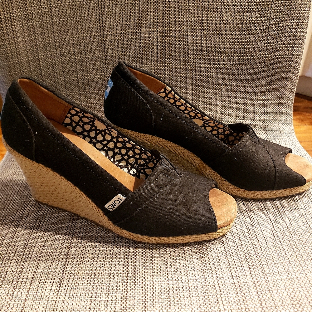 TOMS Open Toe black wedges🖤